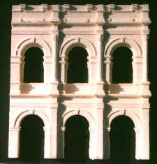 facade.jpg (8527 octets)